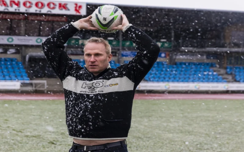 مواجهة قوية.. الرمية الجانبية الطويلة سلاح يربك دفاعات الدوري الإنجليزي 2025